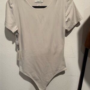 Aritizia/Babaton contour crew bodysuit, medium, NWT, matte pearl